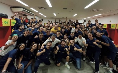 RETRÔ VENCE SANTA CRUZ NA ARENA DE PERNAMBUCO