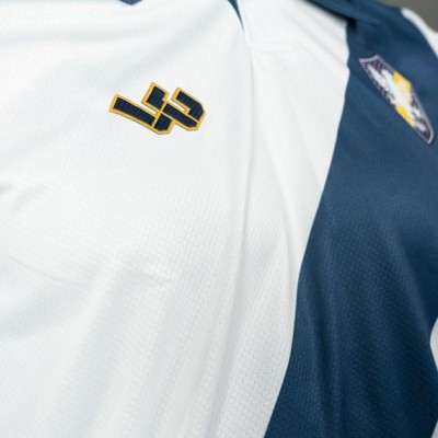 Camisa Retrô - Branca com Listra Azul - 2023/24 - Foto 2